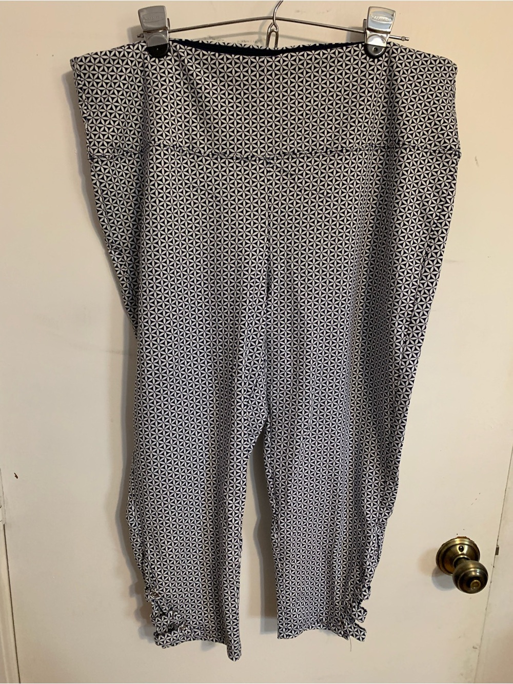 Women's Geometric Print Cropped Pants - Blue & White